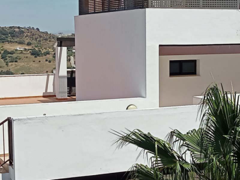 Terraza pintada de blanco